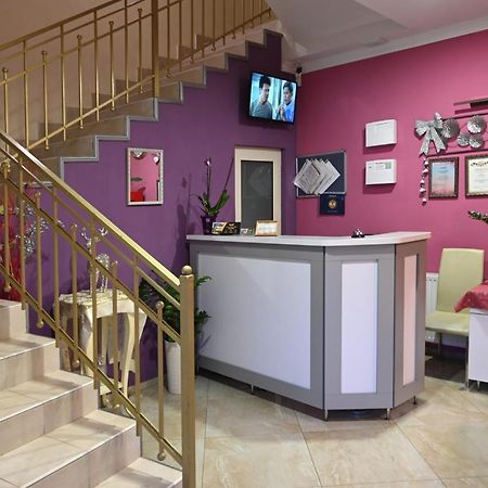 Hotel  BOUTIQUE Oezjhorod Buitenkant foto