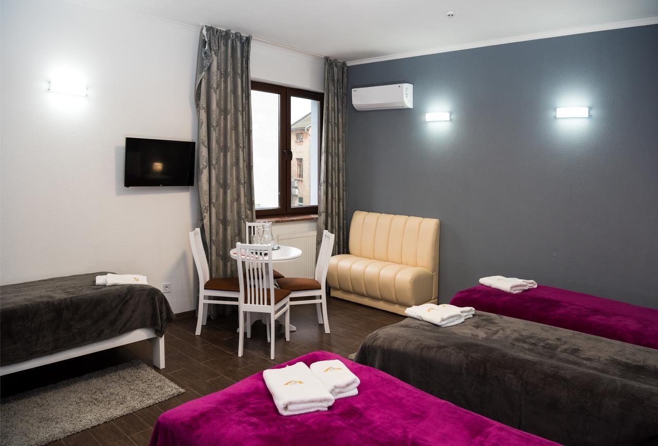 Hotel  BOUTIQUE Oezjhorod Buitenkant foto