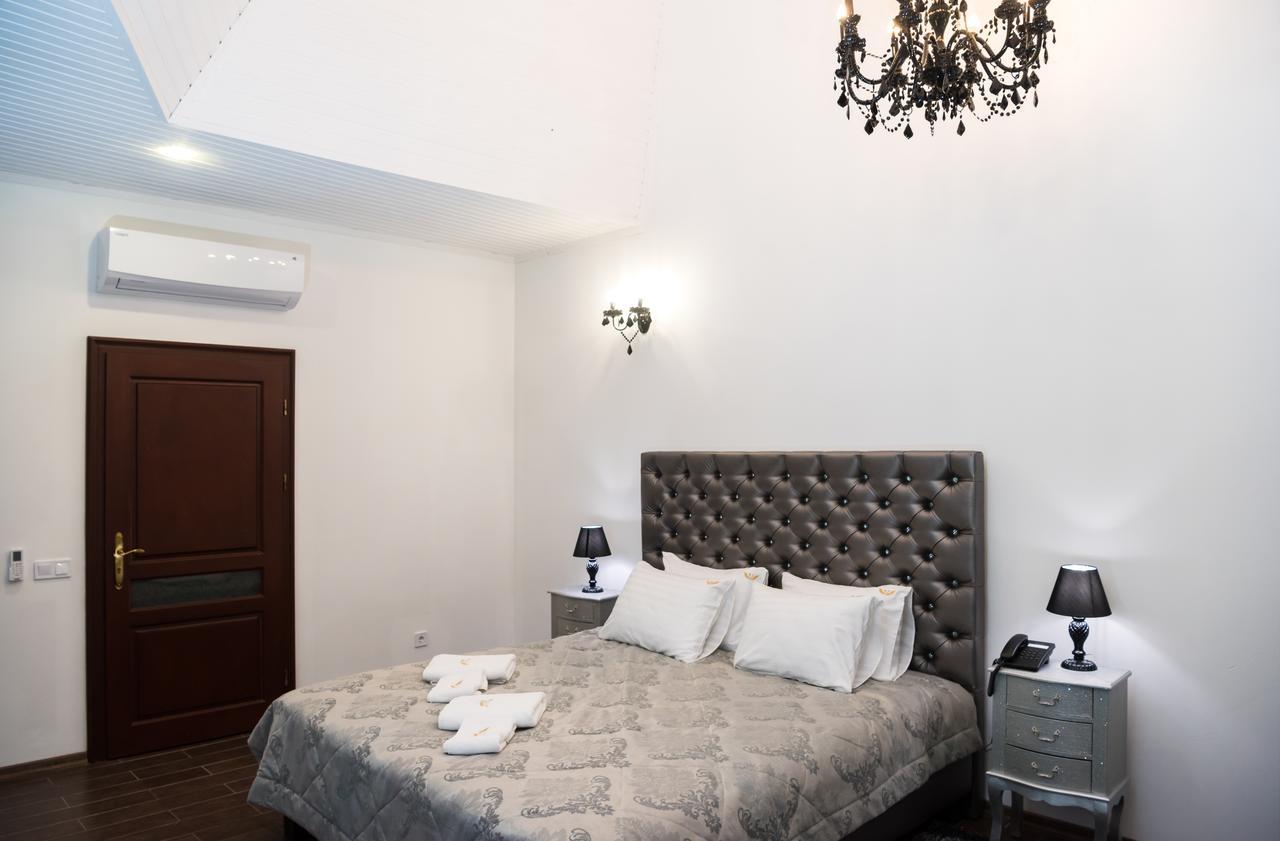 Hotel  BOUTIQUE Oezjhorod Buitenkant foto