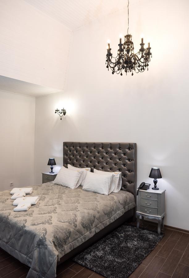Hotel  BOUTIQUE Oezjhorod Buitenkant foto