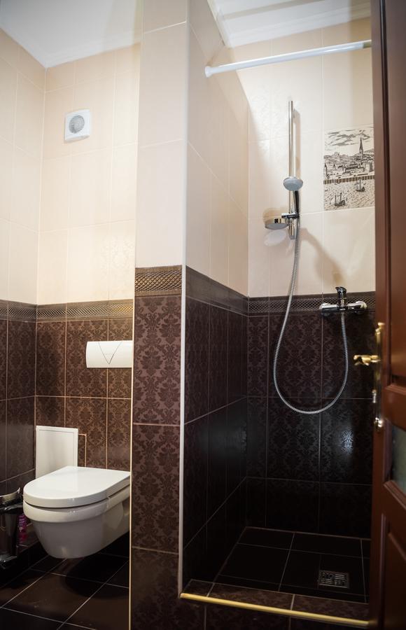Hotel  BOUTIQUE Oezjhorod Buitenkant foto