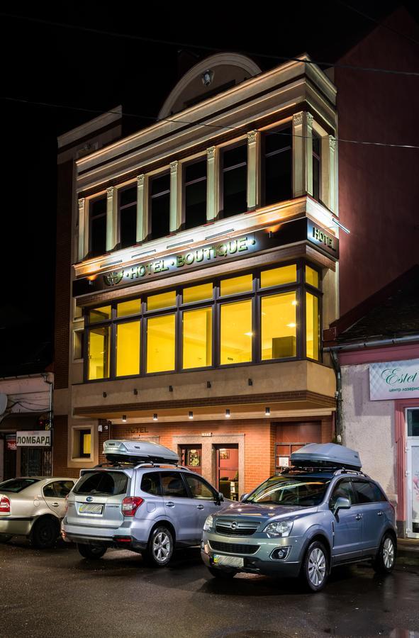 Hotel  BOUTIQUE Oezjhorod Buitenkant foto