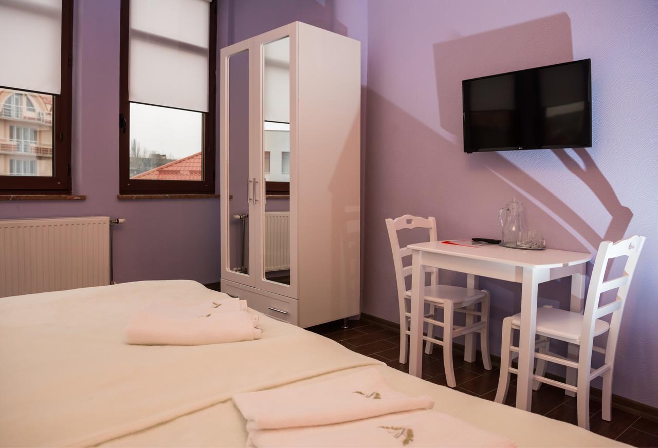 Hotel  BOUTIQUE Oezjhorod Buitenkant foto