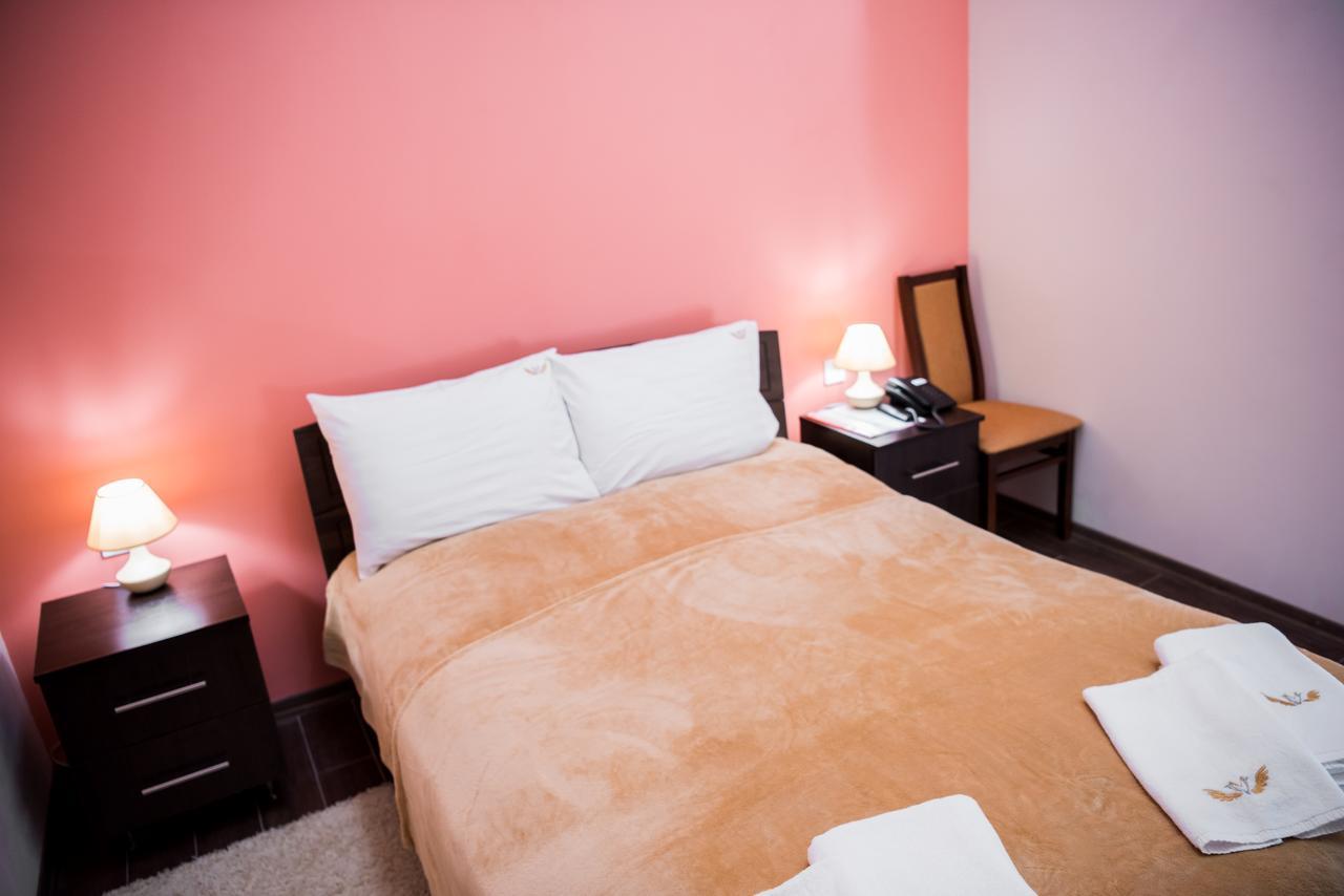 Hotel  BOUTIQUE Oezjhorod Buitenkant foto