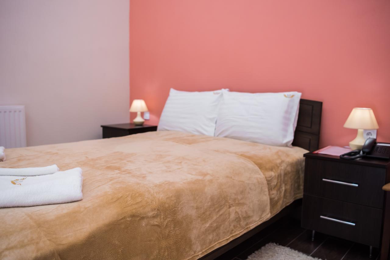 Hotel  BOUTIQUE Oezjhorod Buitenkant foto