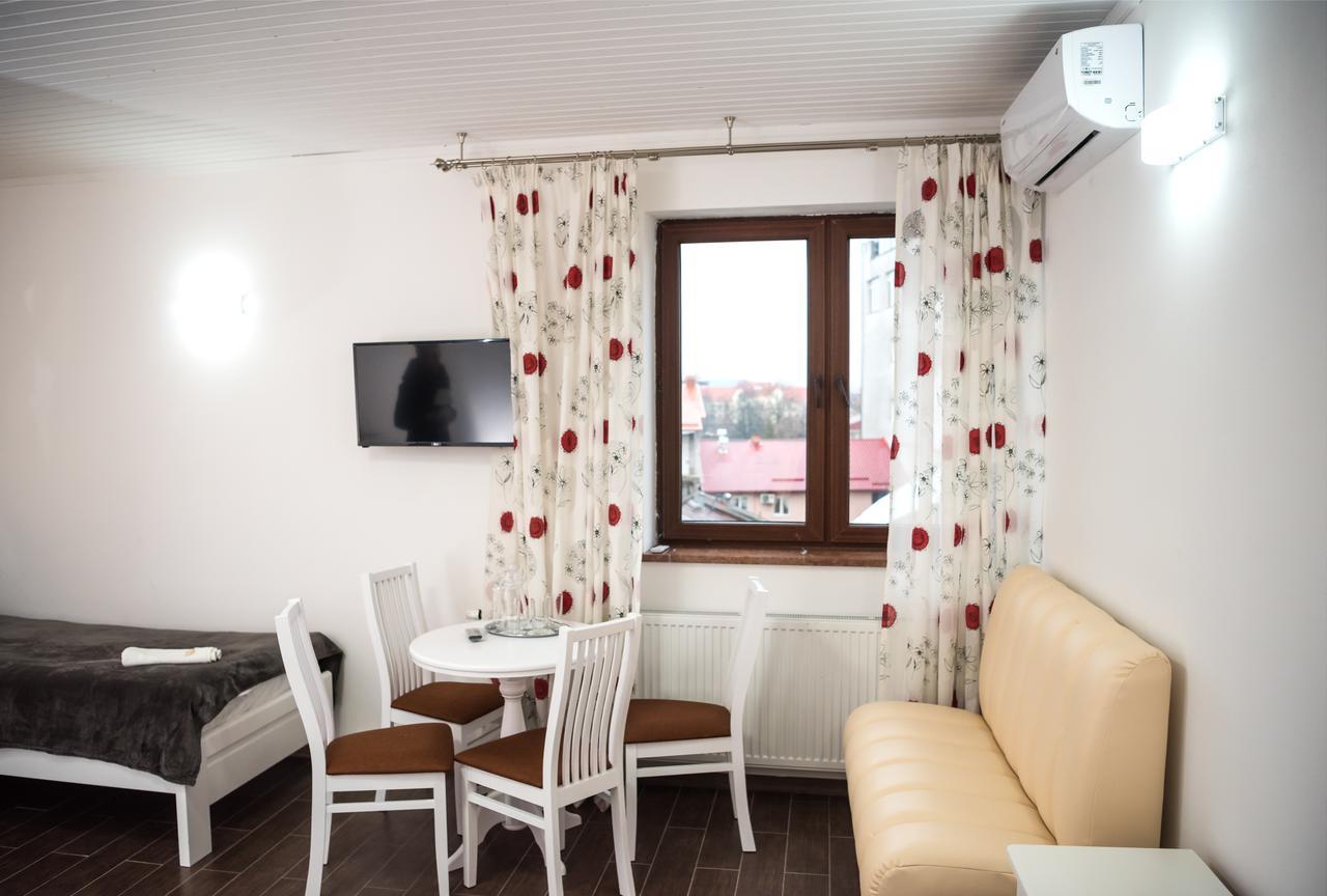 Hotel  BOUTIQUE Oezjhorod Buitenkant foto