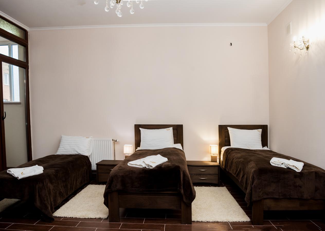 Hotel  BOUTIQUE Oezjhorod Buitenkant foto