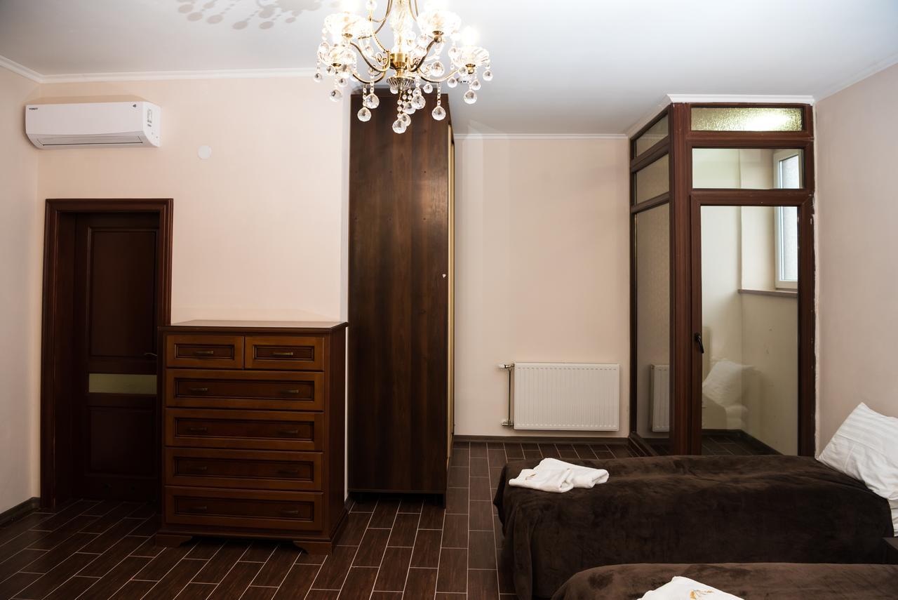 Hotel  BOUTIQUE Oezjhorod Buitenkant foto