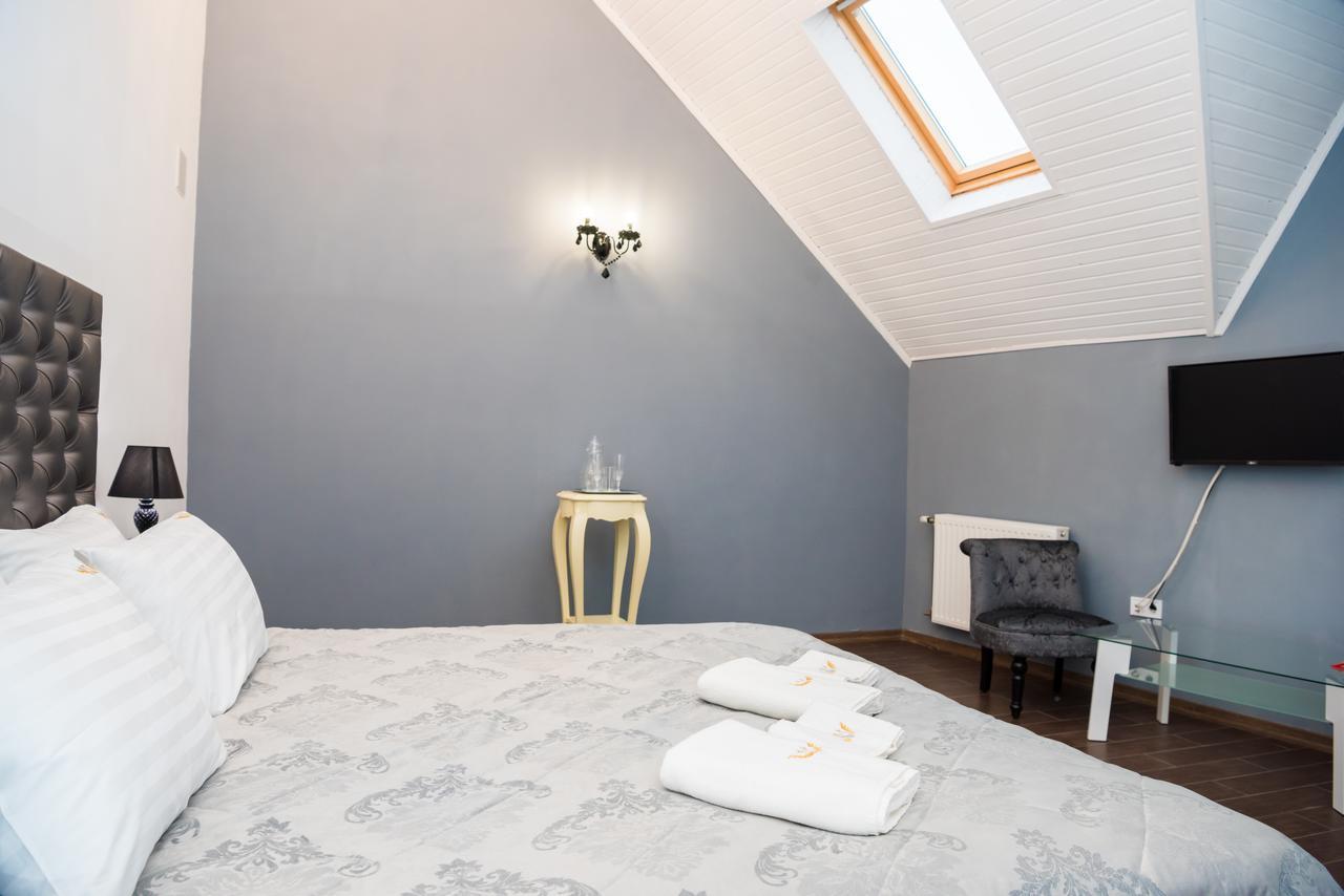 Hotel  BOUTIQUE Oezjhorod Buitenkant foto