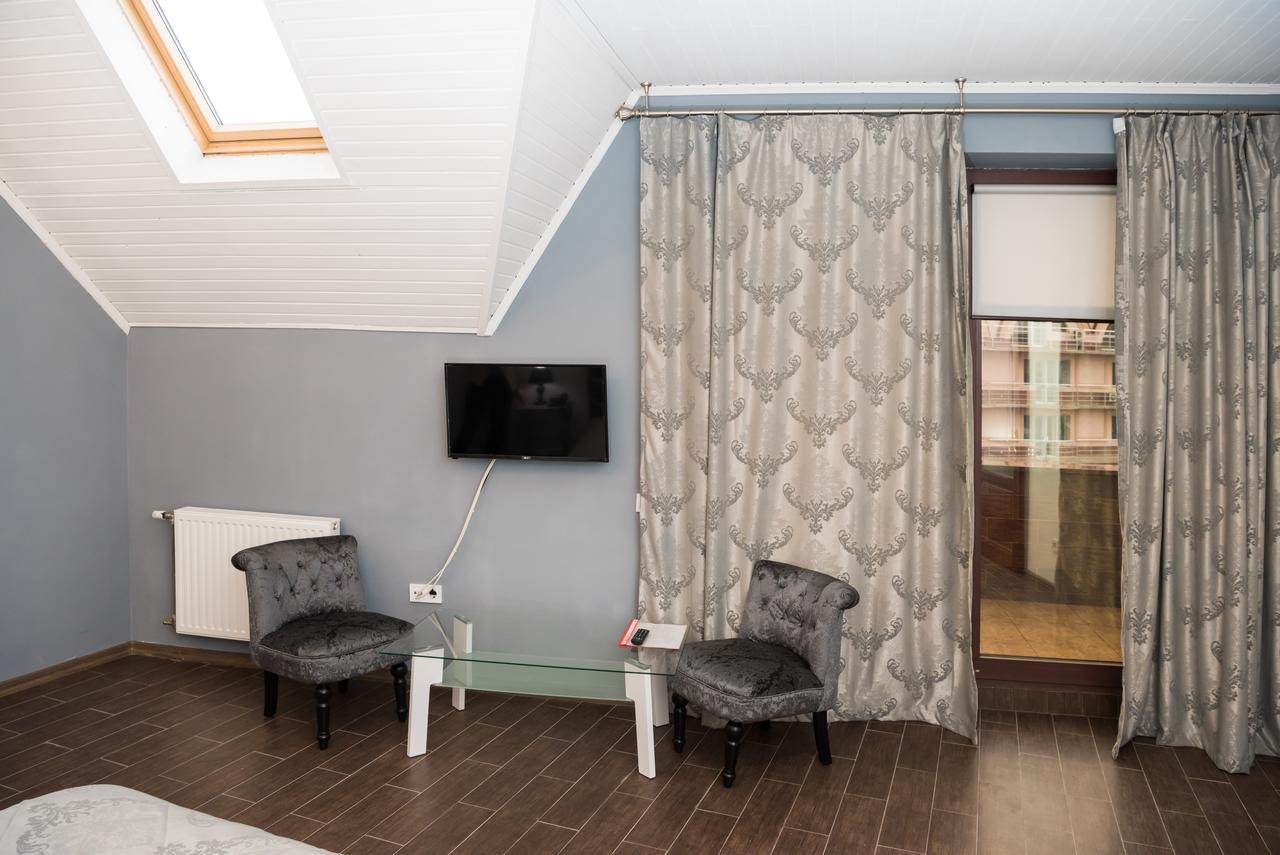 Hotel  BOUTIQUE Oezjhorod Buitenkant foto