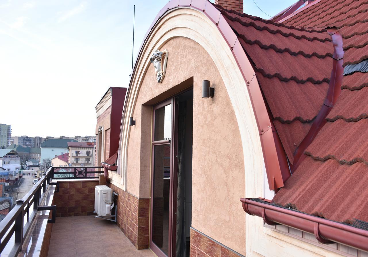 Hotel  BOUTIQUE Oezjhorod Buitenkant foto
