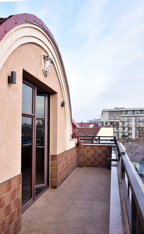 Hotel  BOUTIQUE Oezjhorod Buitenkant foto