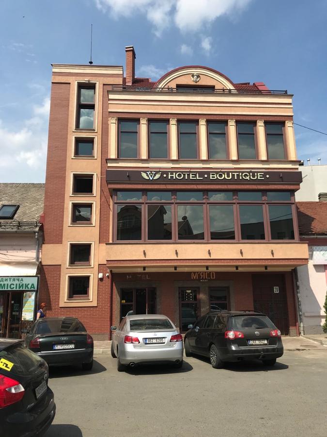 Hotel  BOUTIQUE Oezjhorod Buitenkant foto