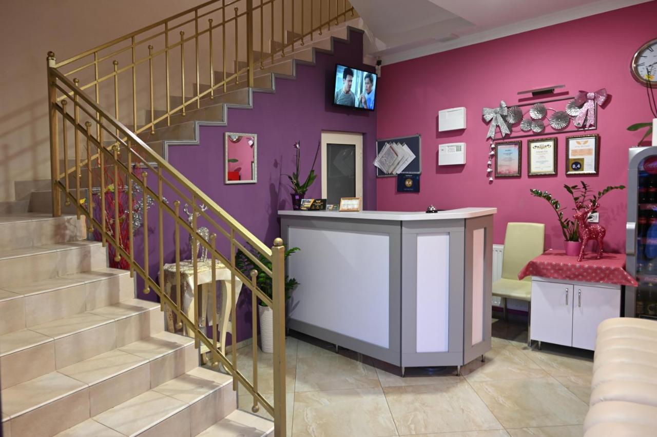 Hotel  BOUTIQUE Oezjhorod Buitenkant foto